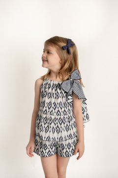 Conj. Blusa Con Escote Ajustable Y Short Con Picueta En Filo Bastiila