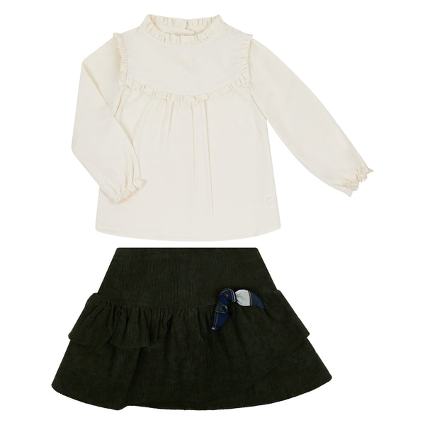 Conj. Blusa Con Olan En Pecho Y Escote Nata Con Falda Pana Olivo Con Peto Cadera Y Olanes