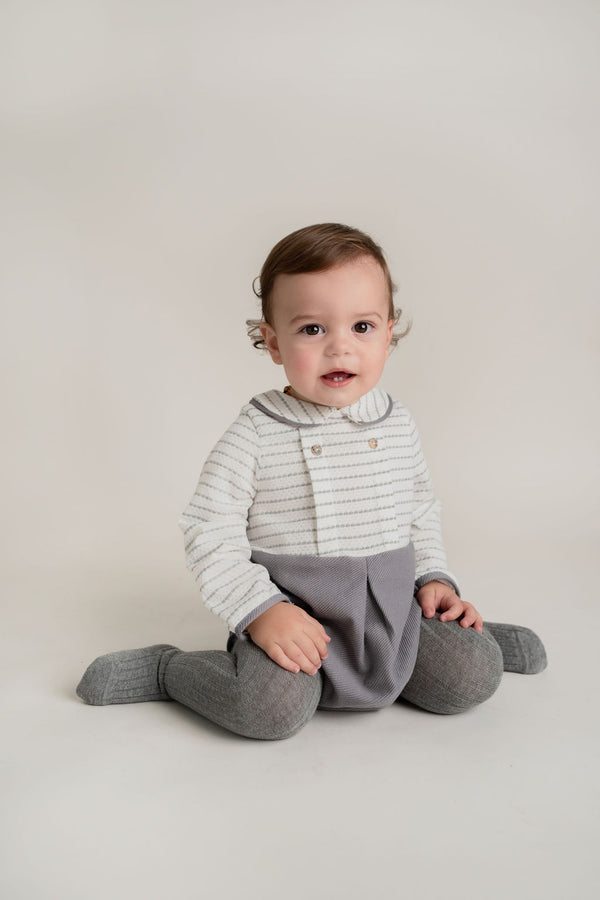 Enterizo De Bebe Combinacion Rayas Gris Liso Manga Larga