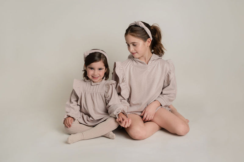 Conj. Sudadera Niña Jackard Rosa Bordado De Estrellas Y Short Con Olanes Jackard