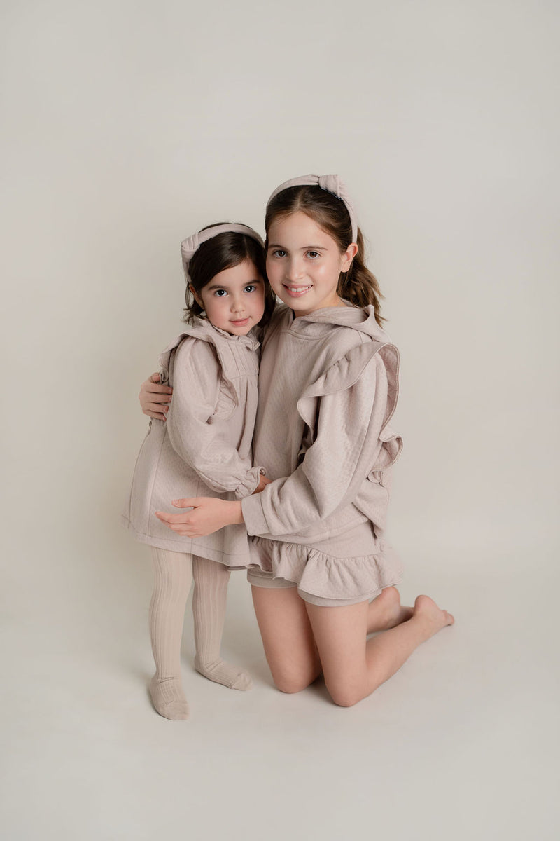 Conj. Sudadera Niña Jackard Rosa Bordado De Estrellas Y Short Con Olanes Jackard