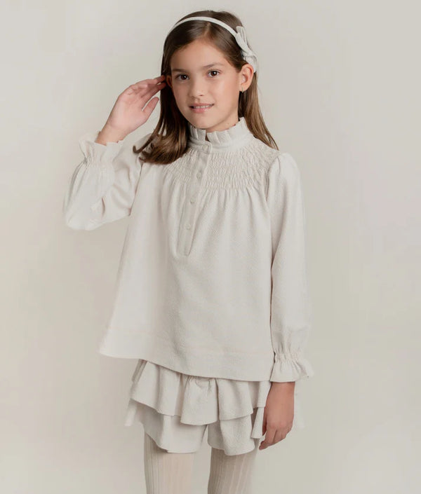Conj. Blusa Niña Con Smock Y Aletilla Con Falda Short Ornamental Picueta Arena