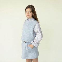 Conj. Blusa Detalle En Cuello Flores Con Falda Y Chaleco Gris Acolchados Lúrex