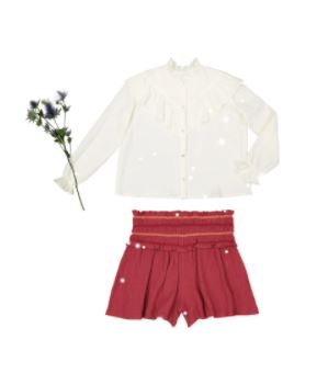 conj. Embroidered skirt cream blouse